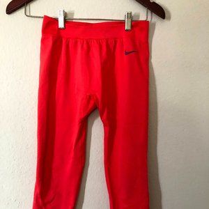Nike Dri-FIT salmon pink Capris size small